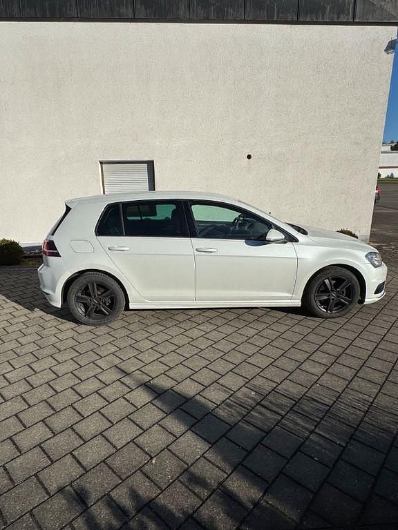 Gebraucht VW Golf VII LOUNGE 150 PS (110 kW) 2015 Weiß Limousine