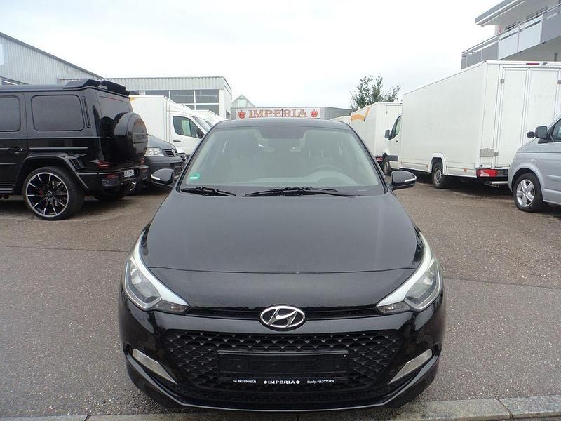 Schwarz Gebraucht 2016 Hyundai i20 Limousine | 6.299 € (Fairer Preis) - Bild 1/4