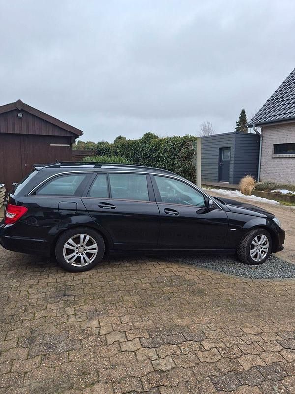 Gebraucht Mercedes C200 136 PS (100 kW) 2011 Schwarz Kombi