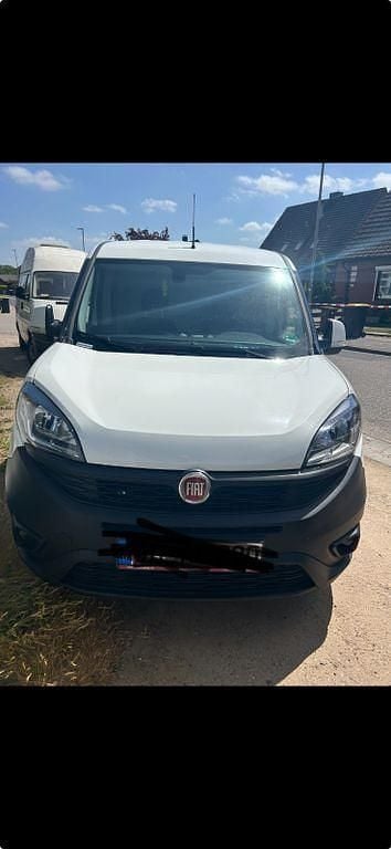 Weiß Gebraucht 2022 Fiat Doblò Van / Kleinbus | 14.999 € (Guter Preis) - Bild 1/4