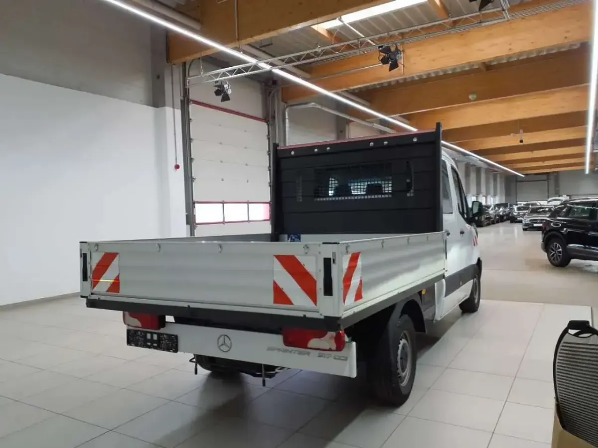 Gebraucht Mercedes Sprinter 170 PS (125 kW) 2022 Arktisweiß Van
