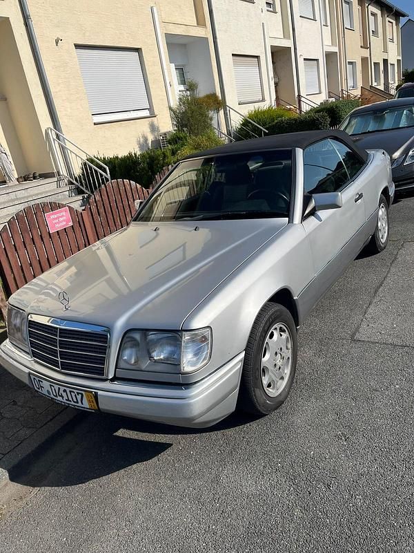 Silber Gebraucht 1996 Mercedes E200 Cabrio | 10.800 € (Superpreis) - Bild 1/4