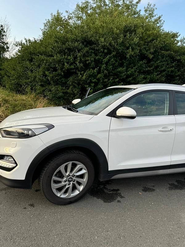 Weiß Gebraucht 2018 Hyundai Tucson SUV | 15.500 € (Guter Preis) - Bild 1/4