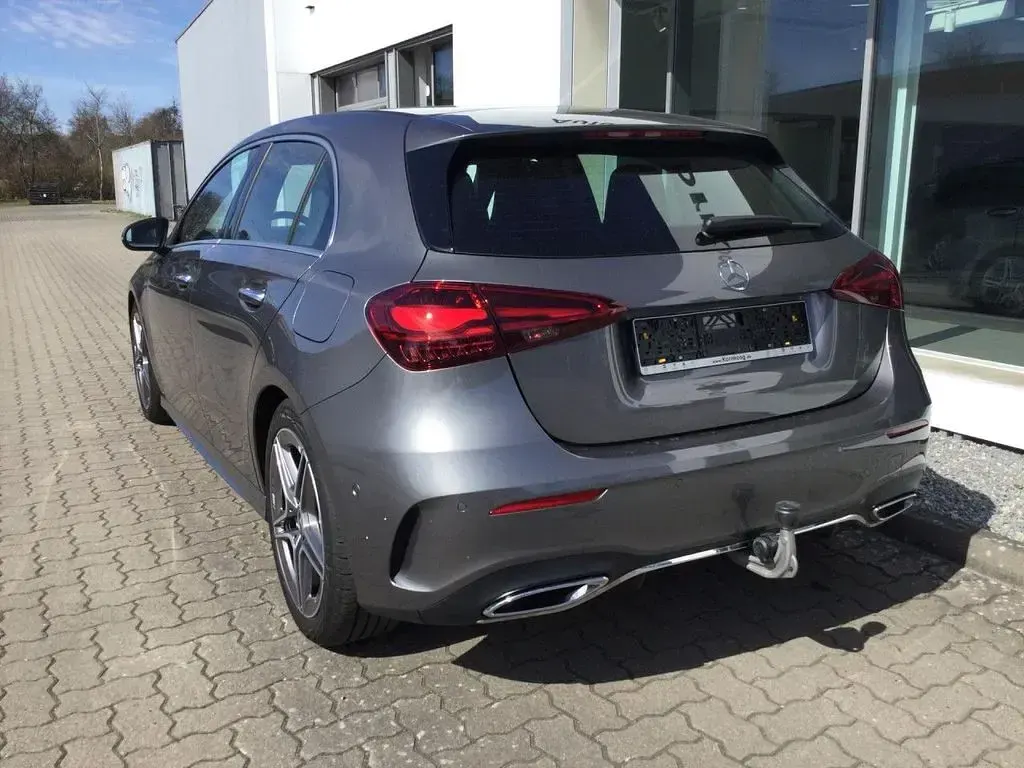 Gebraucht Mercedes A200 Advanced Plus 163 PS (119 kW) 2024 Mountaingrau (metallic) Limousine