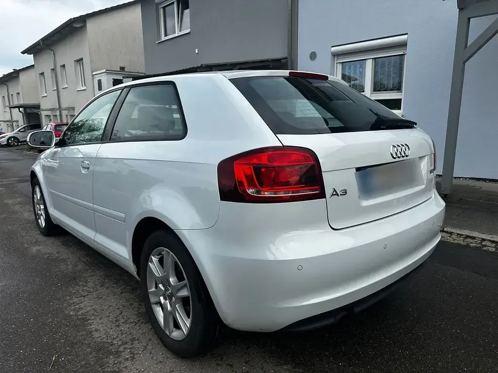 Używany Audi A3 Attraction 105 KM (77 kW) 2012 Biały Hatchback