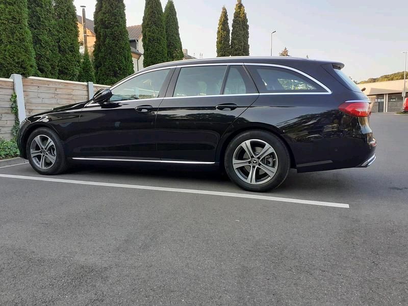 Schwarz Gebraucht 2019 Mercedes E220 Kombi | 27.000 € (Guter Preis) - Bild 1/4