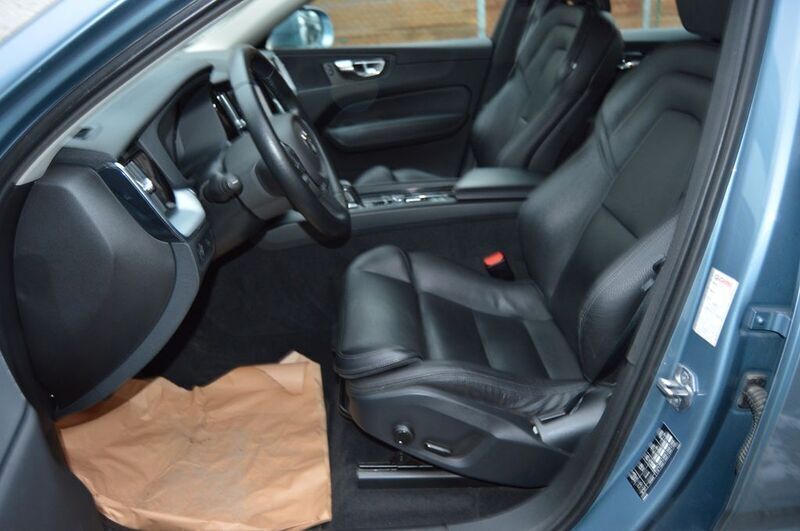 Gebraucht Volvo XC60 Momentum 197 PS (144 kW) 2019 Blau SUV