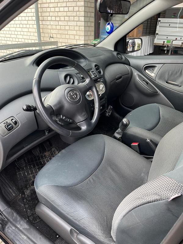 Schwarz Gebraucht 2005 Toyota Yaris Kleinwagen | 2.990 € (Fairer Preis) - Bild 1/4