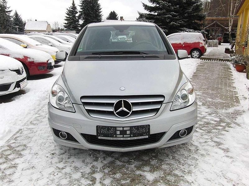 Gebraucht Mercedes B200 136 PS (100 kW) 2009 Silber Van / Kleinbus
