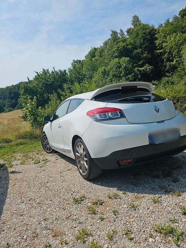 Weiß Gebraucht 2011 Renault Mégane Coupé Dynamique Coupé | 3.500 € (Guter Preis) - Bild 1/4