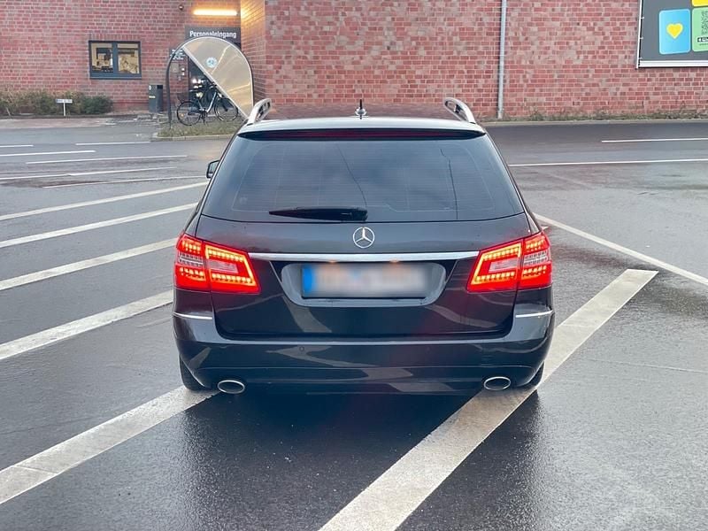 Gebraucht Mercedes E350 231 PS (169 kW) 2009 Schwarz Kombi