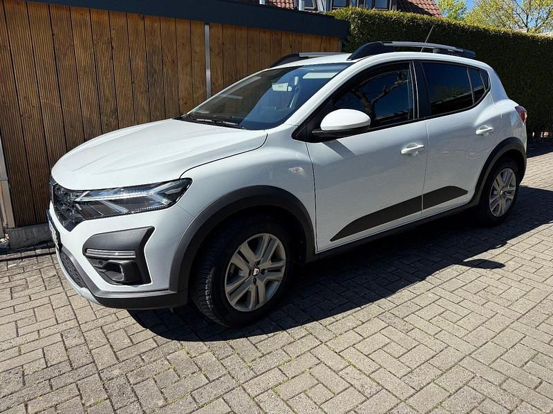 Weiß Gebraucht 2022 Dacia Sandero Comfort Limousine | 12.250 € (Guter Preis) - Bild 1/4