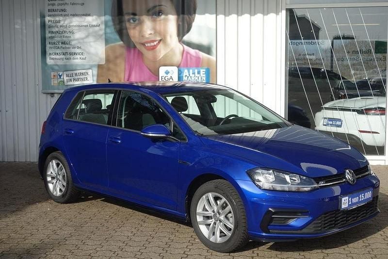 Lapiz blue metallic Gebraucht 2019 VW Golf VII Comfortline Limousine | 16.980 € (Guter Preis) - Bild 1/4
