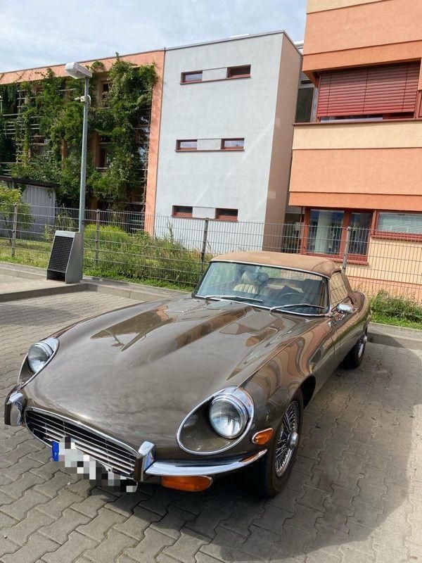 Braun Gebraucht 1974 Jaguar E-Type Cabrio | 79.500 € - Bild 1/4