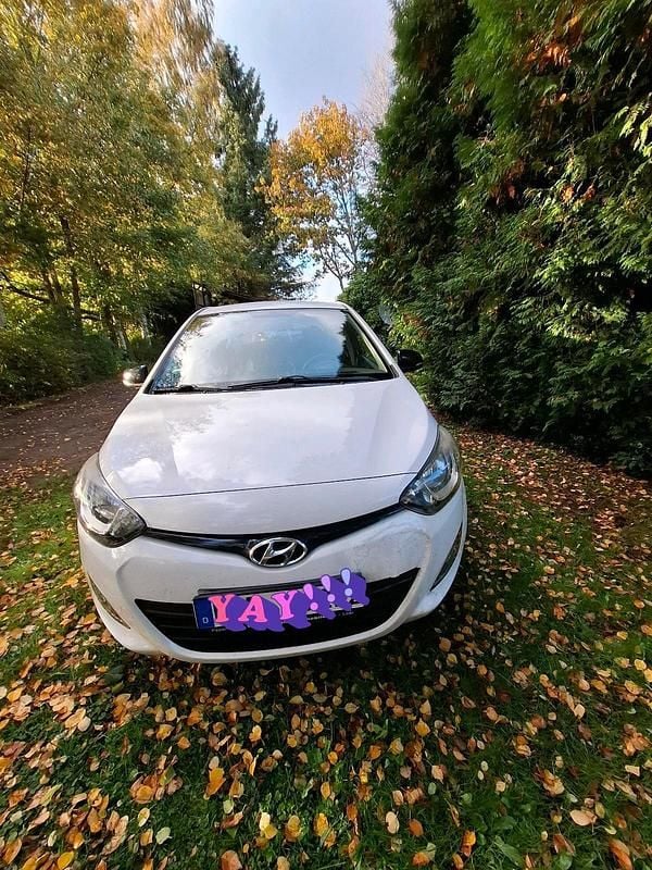 Weiß Gebraucht 2014 Hyundai i20 Kleinwagen | 3.000 € (Guter Preis) - Bild 1/4