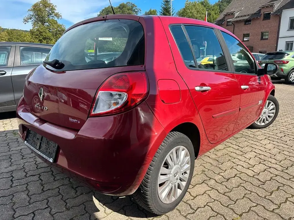 Gebraucht Renault Clio 75 PS (55 kW) 2008 Rot Limousine