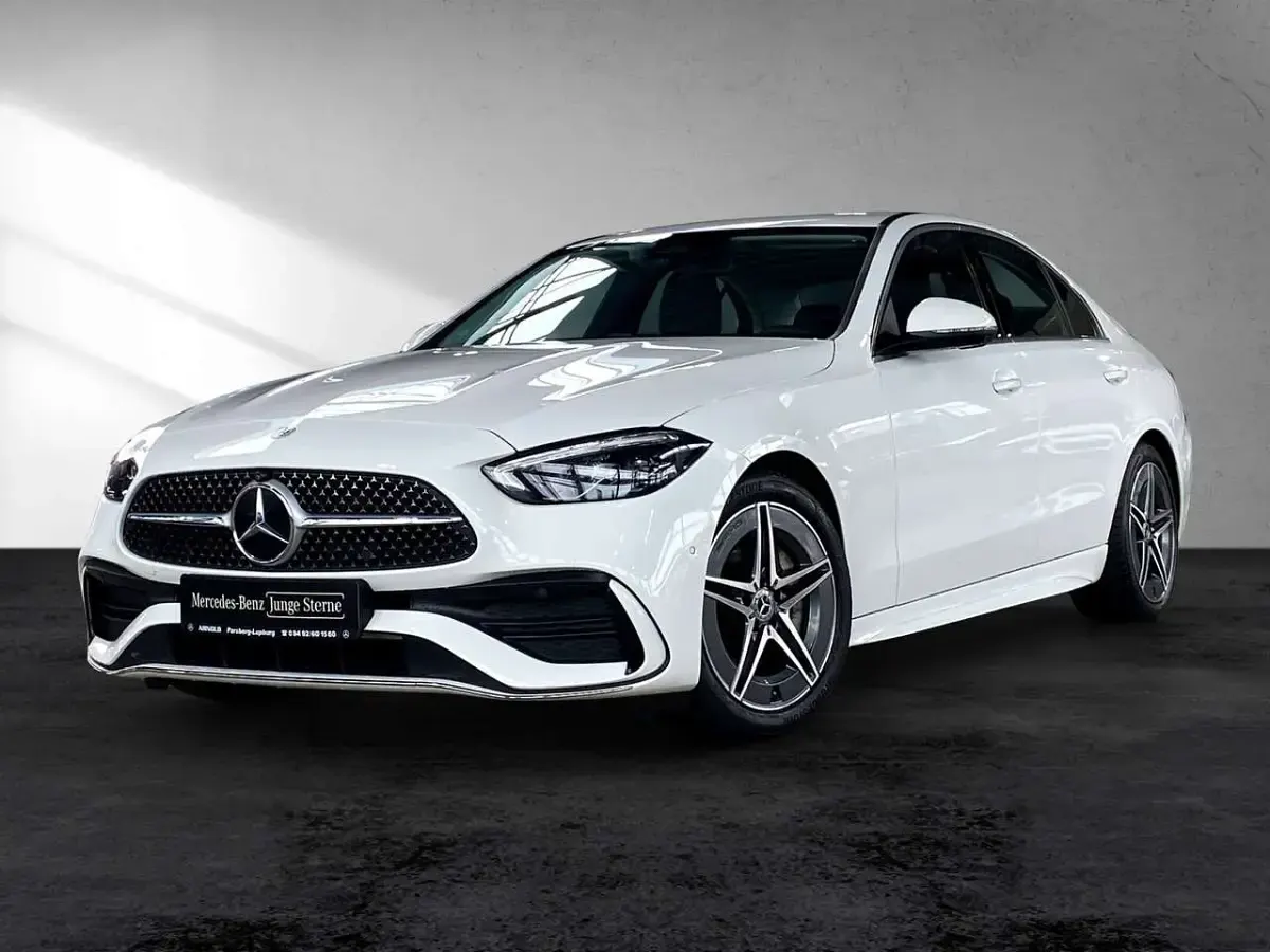 Gebraucht Mercedes C200 AMG line 204 PS (150 kW) 2025 Polarweiß Limousine