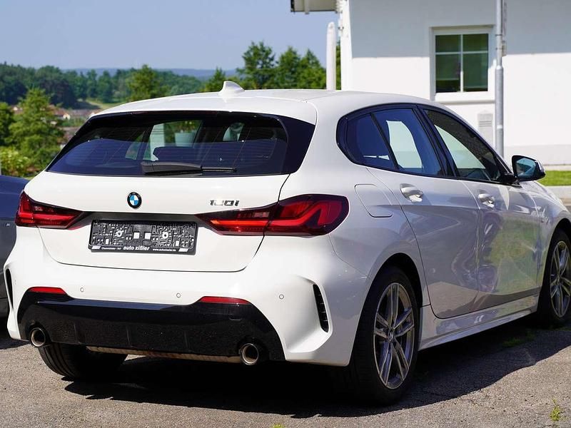 Gebraucht BMW 120 M Sport 178 PS (130 kW) 2021 Alpinweiß Kleinwagen