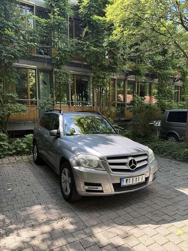 Grau Gebraucht 2011 Mercedes GLK220 SUV | 8.700 € (Fairer Preis) - Bild 1/4