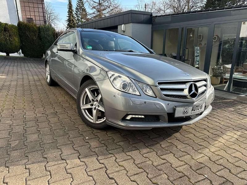 Palladiumsilber Gebraucht 2009 Mercedes E500 AMG Coupé | 14.490 € (Guter Preis) - Bild 1/4
