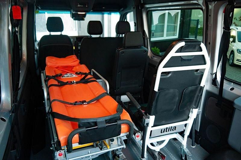 Gebraucht Mercedes Sprinter 170 PS (125 kW) 2023 Silber Van