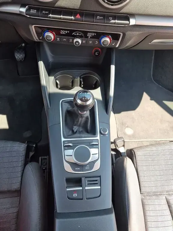 Gebraucht Audi A3 Ambition 150 PS (110 kW) 2015 Grau Limousine