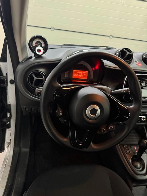 Gebraucht Smart ForTwo Coupé 62 kW (85 PS) 2022 Weiß Kleinwagen