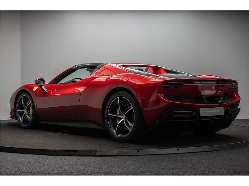 Gebraucht Ferrari 296 901 PS (662 kW) 2025 Rot Cabrio