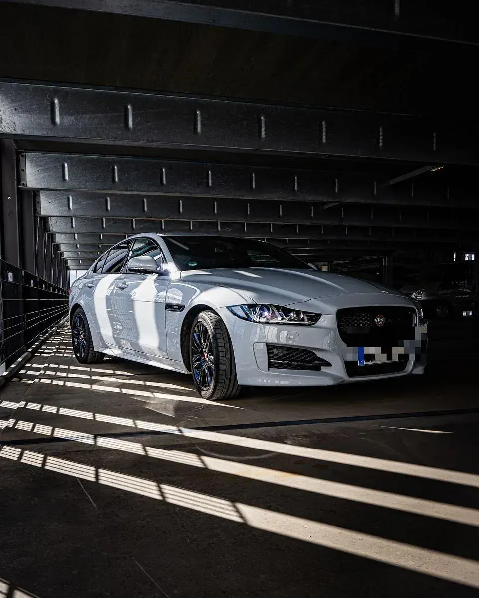 Gebraucht Jaguar XE R-Sport 179 PS (131 kW) 2018 Weiß Limousine