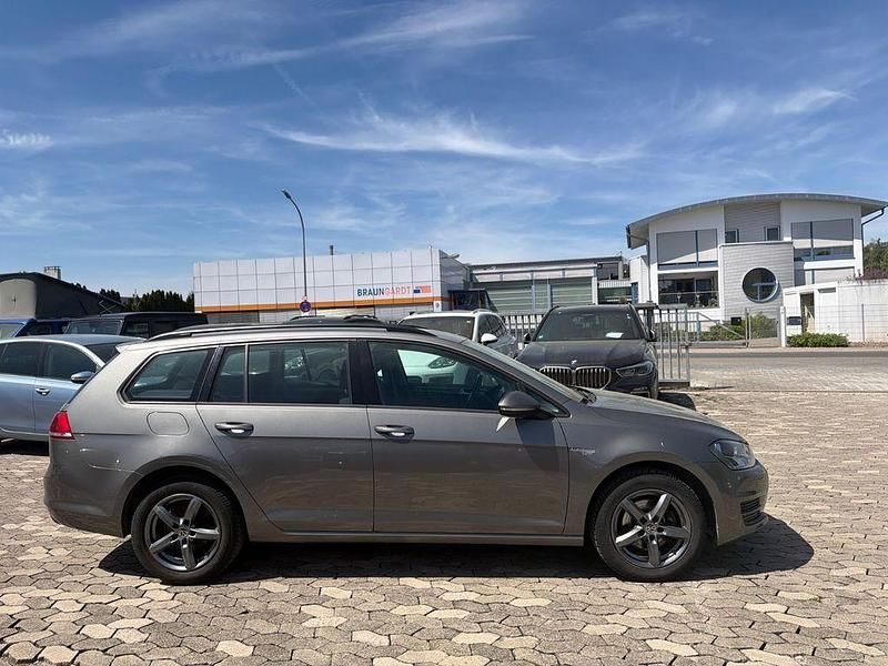 Second-hand VW Golf VII Trendline 110 CP (80 kW) 2016 Gri Break