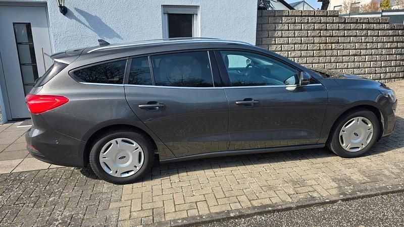 Gebraucht Ford Focus Cool & Connect 120 PS (88 kW) 2019 Grau Kombi