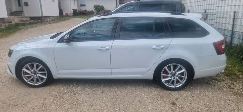 Weiß Gebraucht 2020 Skoda Octavia RS Kombi | 23.400 € - Bild 1/4