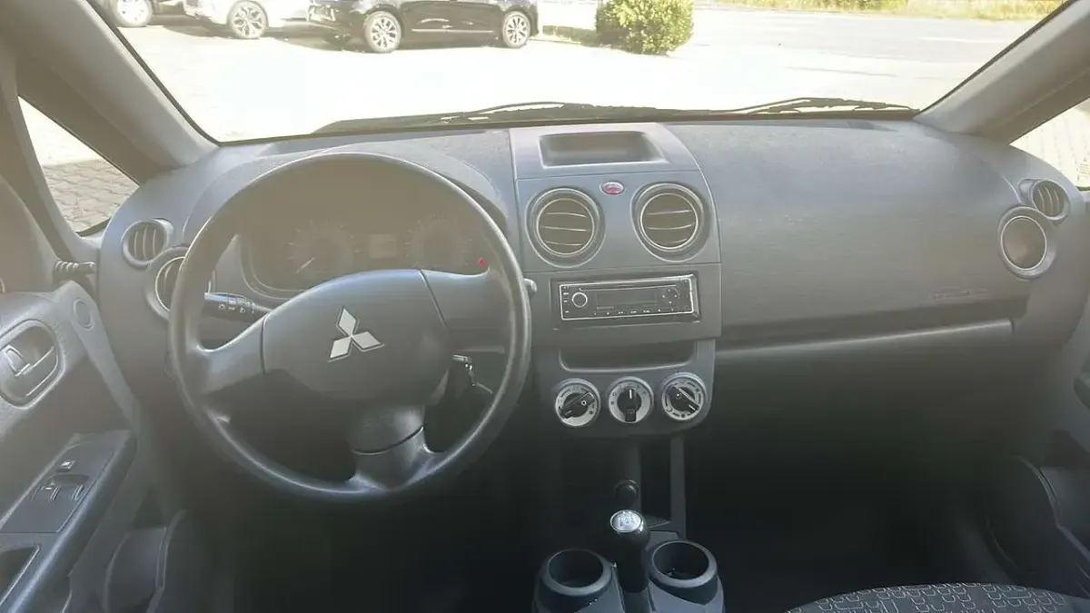 Gebraucht Mitsubishi Colt 75 PS (55 kW) 2012 Weiß Kleinwagen
