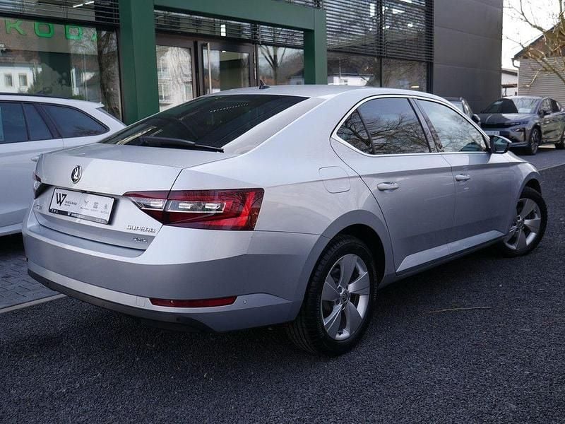 Gebraucht Skoda Superb Style 190 PS (139 kW) 2016 Silber Limousine