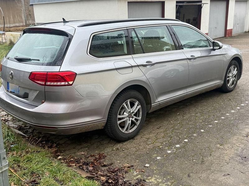 Gebraucht VW Passat Trendline 150 PS (110 kW) 2019 Grau Kombi