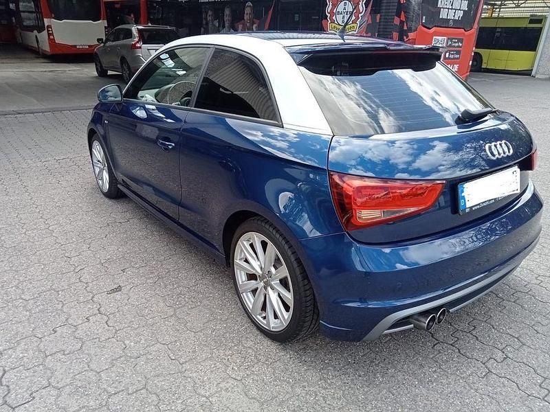 Blau Gebraucht 2011 Audi A1 Ambition Kleinwagen | 8.790 € (Superpreis) - Bild 1/4