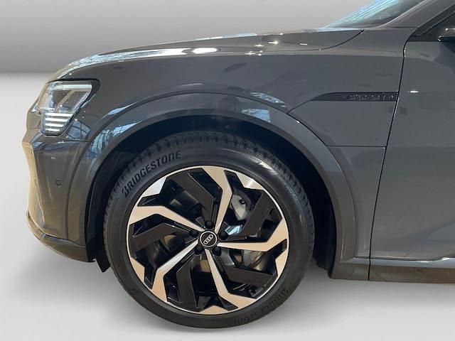 Gebraucht Audi Q8 e-tron Ambiente 250 kW (340 PS) 2023 Grau SUV