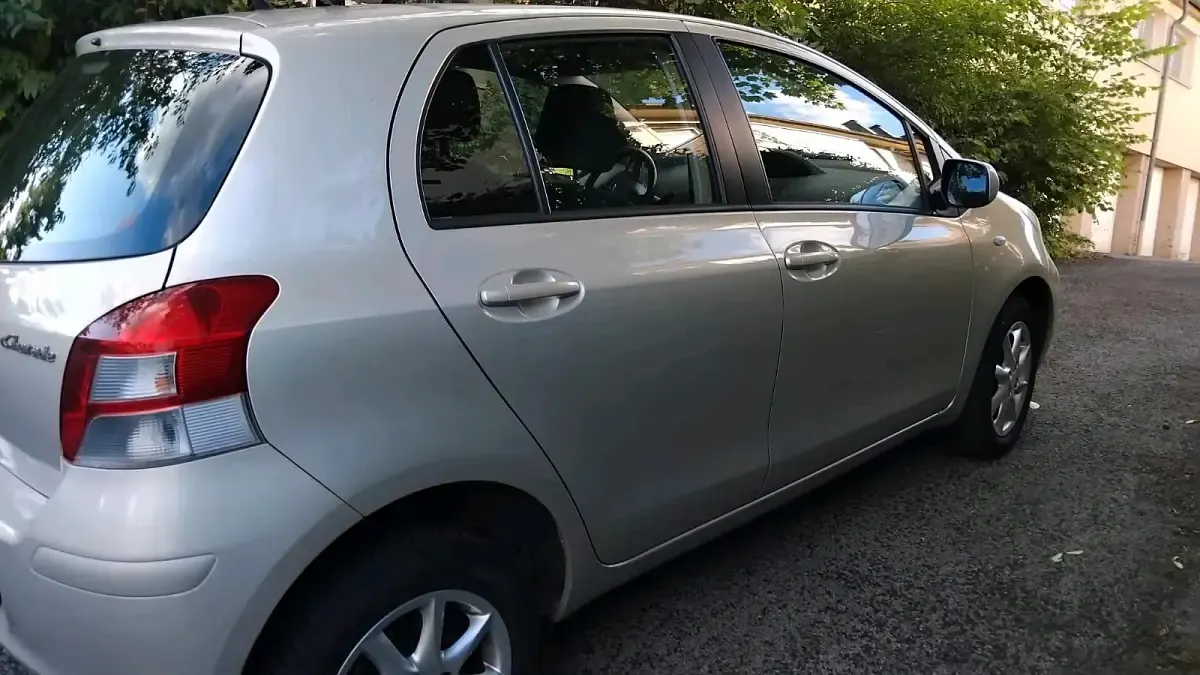 Gebraucht Toyota Yaris 99 PS (72 kW) 2012 Gold Kleinwagen