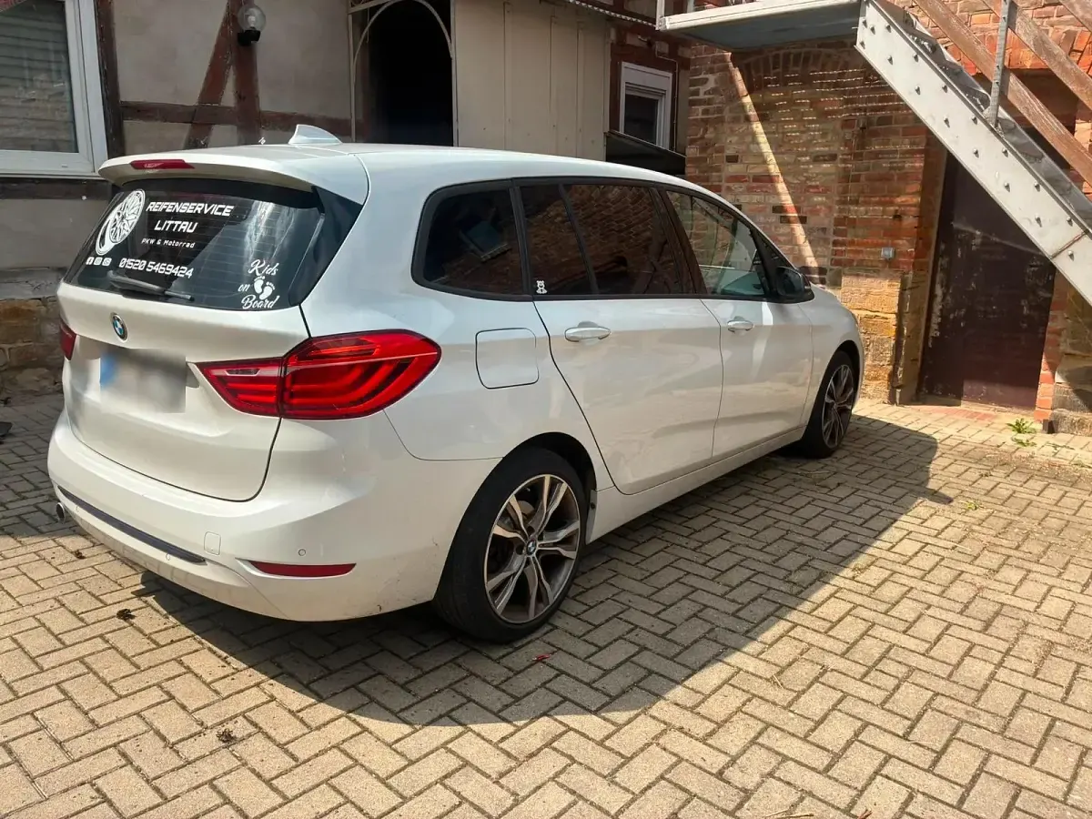 Gebraucht BMW 218 Gran Tourer Sport Line 150 PS (110 kW) 2017 Weiß Van / Kleinbus