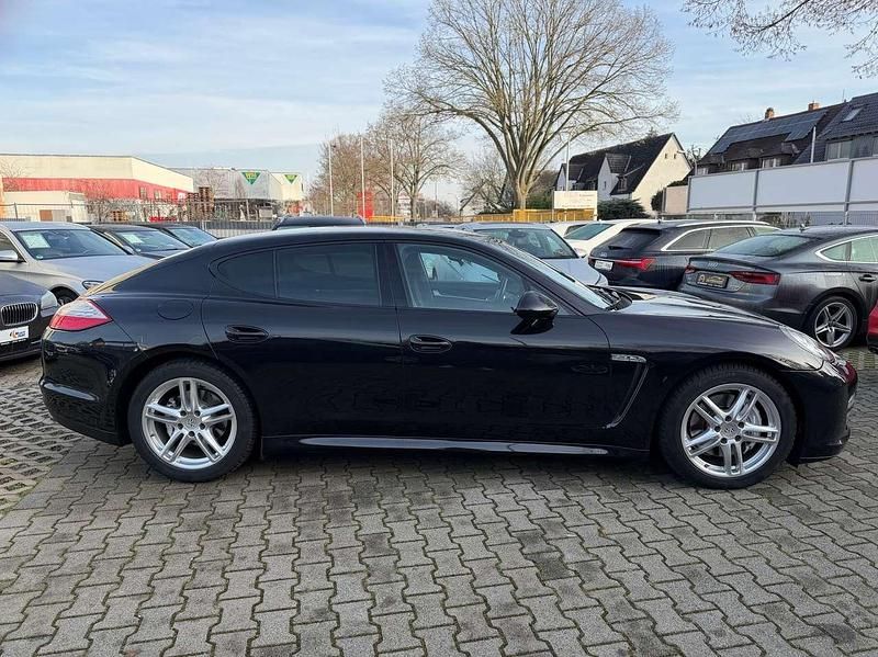 Second-hand Porsche Panamera 250 CP (183 kW) 2012 Negru Hatchback