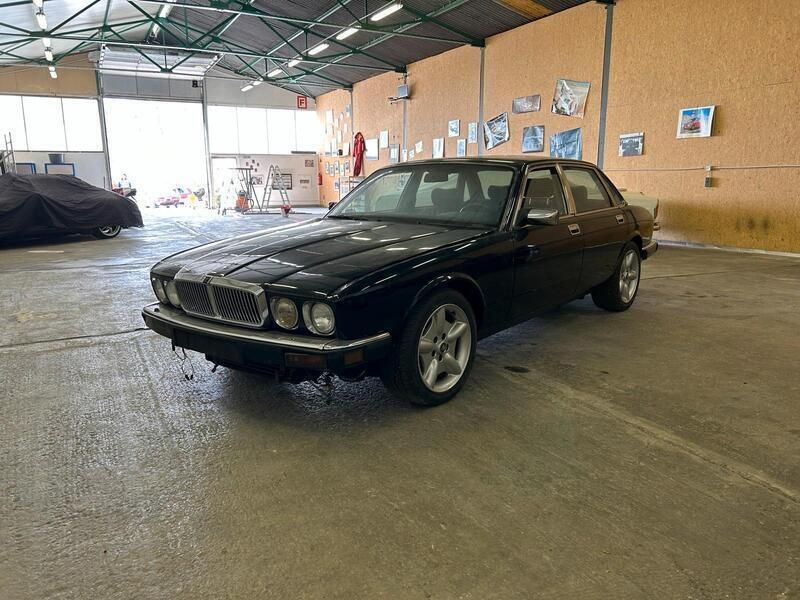 Schwarz Gebraucht 1993 Jaguar XJ40 Sovereign Limousine | 1.900 € - Bild 1/4