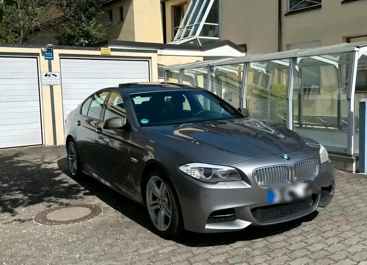 Gebraucht BMW M550 381 PS (280 kW) 2012 Grau Limousine