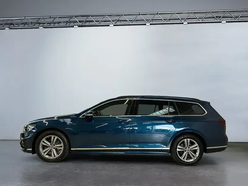 Gebraucht VW Passat Business 150 PS (110 kW) 2023 Aquamarinblau Kombi