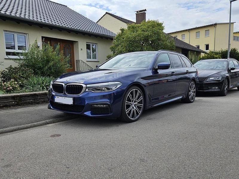 Blau Gebraucht 2018 BMW 530 M Sport Kombi | 28.100 € (Fairer Preis) - Bild 1/4