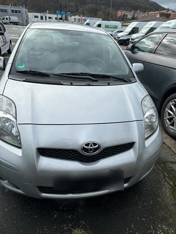 Gebraucht Toyota Yaris 99 PS (72 kW) 2011 Grau Kleinwagen