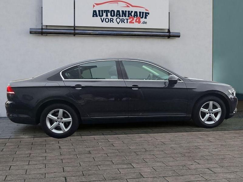 Gebraucht VW Passat Comfortline 150 PS (110 kW) 2018 Grau Limousine