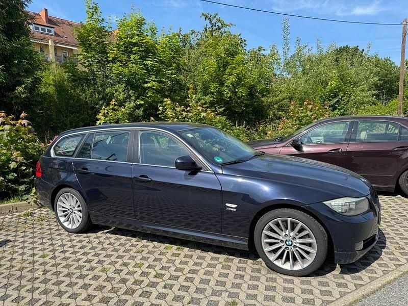 Gebraucht BMW 325 Sport Line 218 PS (160 kW) 2009 Blau Kombi