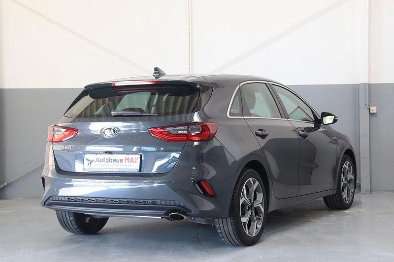 Gebraucht Kia Ceed Spirit 140 PS (102 kW) 2019 Grau Kleinwagen