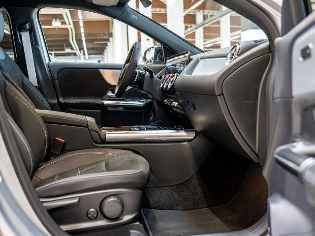Silber / hightechsilber Gebraucht 2025 Mercedes GLA180 AMG line SUV | 46.440 € (Teuer) - Bild 1/4