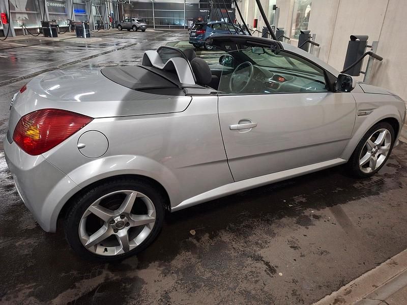 Gebraucht Opel Tigra 90 PS (66 kW) 2007 Grau Cabrio